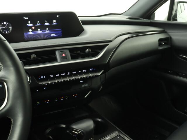 Lexus Ux 250h AWD Executive Limited | Mark Levison | Voorstoelen verwarmd | Stuurwiel verwarmd |