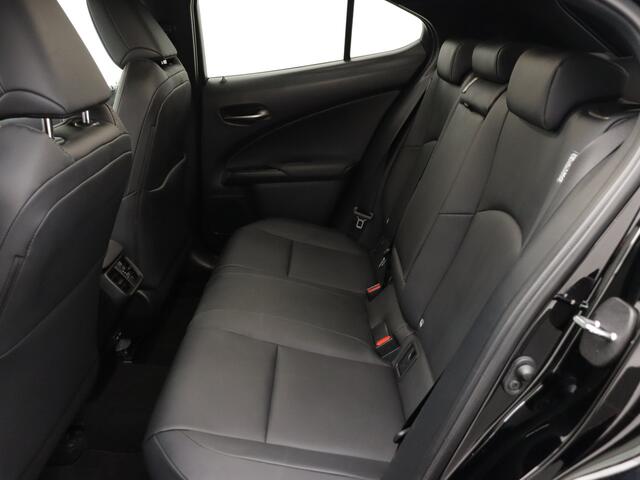 Lexus Ux 250h Black Edition | Dodehoekdetector | 18" LM Velgen | Leder | Navigatie |