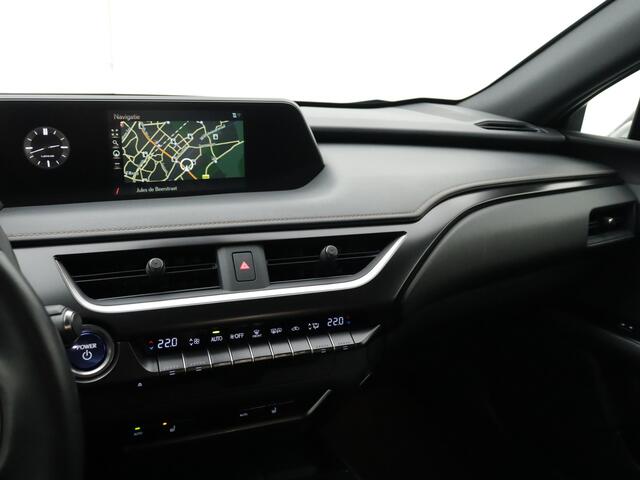 Lexus Ux 250h Black Edition | Dodehoekdetector | 18" LM Velgen | Leder | Navigatie |
