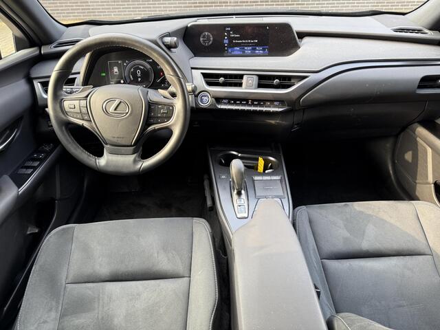 Lexus Ux 300e Business 54 kWh / Automaat / Cruise Control Adaptief / Apple&Android Carplay / Camera / Bluetooth / DAB / Climate Control / NAP