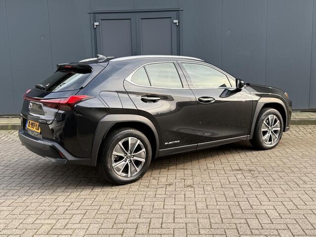 Lexus Ux 300e Business 54 kWh / Automaat / Cruise Control Adaptief / Apple&Android Carplay / Camera / Bluetooth / DAB / Climate Control / NAP