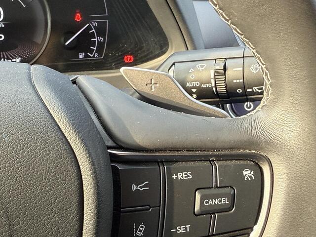 Lexus Ux 300e Business 54 kWh / Automaat / Cruise Control Adaptief / Apple&Android Carplay / Camera / Bluetooth / DAB / Climate Control / NAP