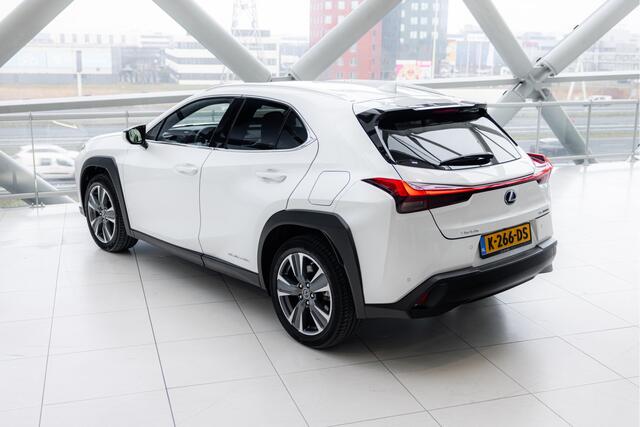 Lexus Ux 300e Executive 54 kWh | Head-up display | Groot Navigatie | 360 Camera | Apple Carplay | Mark Levinson |