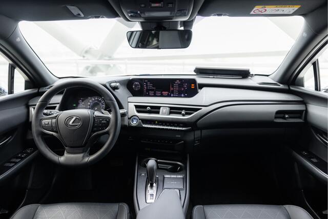 Lexus Ux 300e Executive 54 kWh | Head-up display | Groot Navigatie | 360 Camera | Apple Carplay | Mark Levinson |