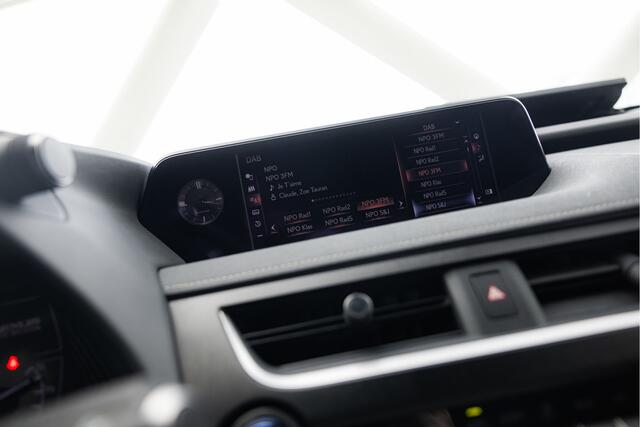Lexus Ux 300e Executive 54 kWh | Head-up display | Groot Navigatie | 360 Camera | Apple Carplay | Mark Levinson |