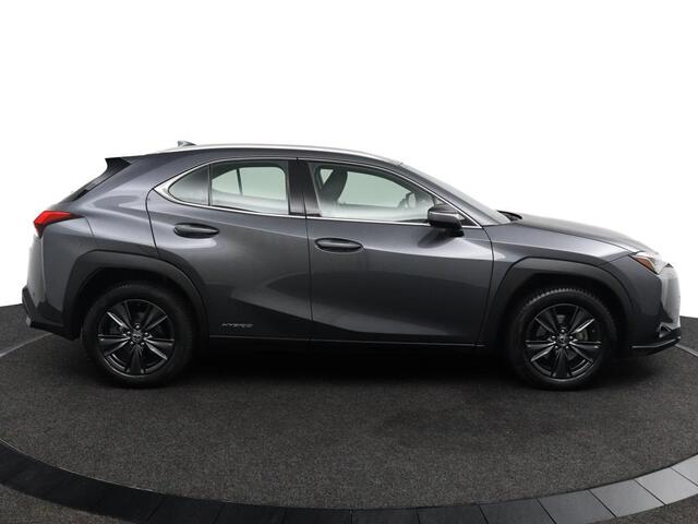 Lexus Ux 250h Luxury Line | Lederen Bekleding | All Season Banden | Parkeersensoren Voor en Achter | Navigatie |