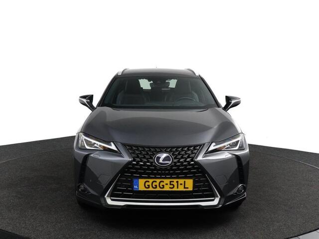 Lexus Ux 250h Luxury Line | Lederen Bekleding | All Season Banden | Parkeersensoren Voor en Achter | Navigatie |