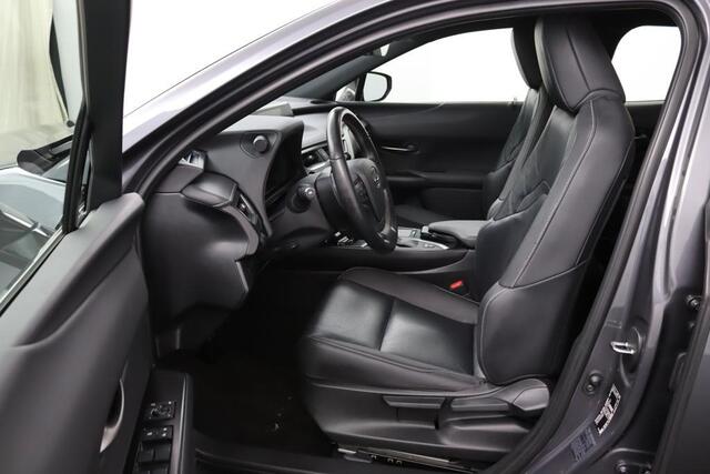 Lexus Ux 250h Luxury Line | Lederen Bekleding | All Season Banden | Parkeersensoren Voor en Achter | Navigatie |