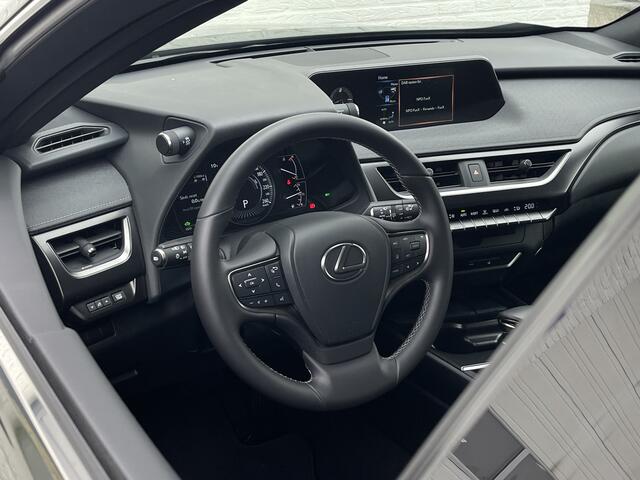Lexus Ux 250h Style+ Edition | Camera | Carplay | LED | 18 inch