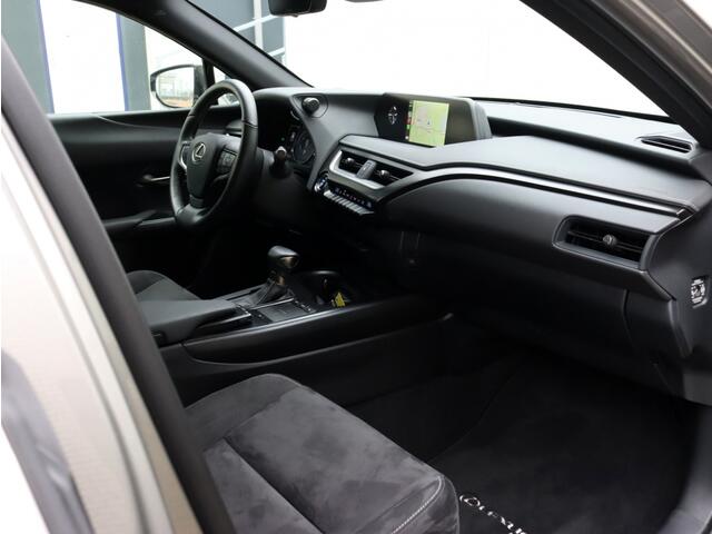 Lexus Ux 250h Preference Line | Stoelverwarming | Parkeersensoren | Trekh