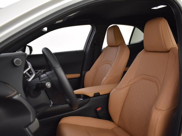 Lexus Ux UX 250h Luxury Edition | Leder Interieur | PDC V+A | Stuur en St