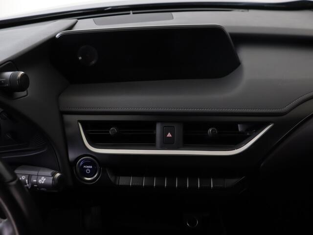 Lexus Ux 250h Business Line Go | 20" Velgen | Parkeersensoren | Apple Carplay & Android Auto |