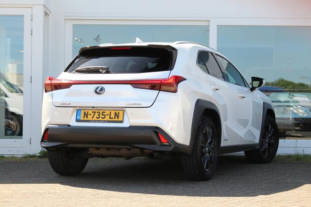Lexus Ux 250h Hybrid Comfort Line I Parelwit I Applecarplay I Camera