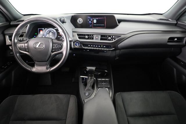 Lexus Ux 250h Preference Line *RIJKLAAR* | Parkeersensoren | NL-Auto | Dodehoek Ass. |