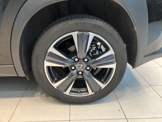 Lexus Ux 250h Business Line | Fabrieksnavigatie | Parkeersensoren voor - en achter |