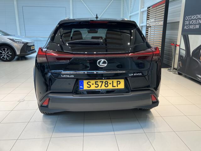 Lexus Ux 250h Business Line | Fabrieksnavigatie | Parkeersensoren voor - en achter |