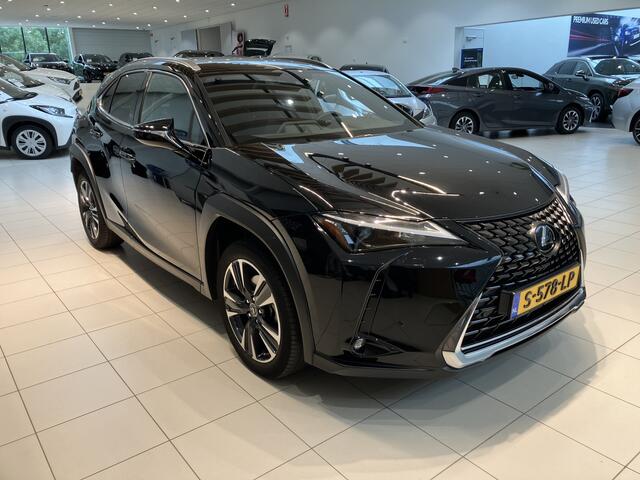 Lexus Ux 250h Business Line | Fabrieksnavigatie | Parkeersensoren voor - en achter |