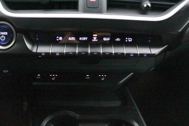 Lexus Ux 250h Luxury Line | 18 Inch Lichtmetalen velgen | Elektrisch bedienbare achterklep | Stoelverwarming