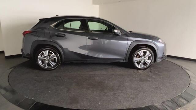 Lexus Ux 300e Luxury Line 73 kWh | 45% korting | Winter-pakket | Tech Pack | Mark Levinson geluid! | Navigatie | Nieuwprijs ¤ 61.095,00 |