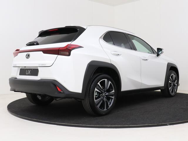 Lexus Ux 250h Business Line | Apple Carplay & Android Auto | Parkeersensoren | 18" LM Velgen |