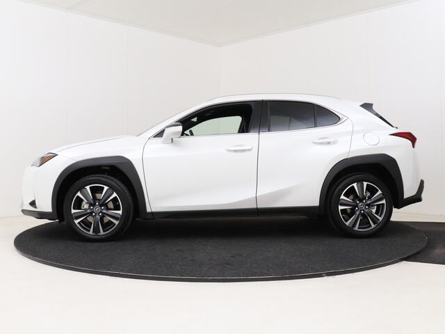 Lexus Ux 250h Business Line | Apple Carplay & Android Auto | Parkeersensoren | 18" LM Velgen |