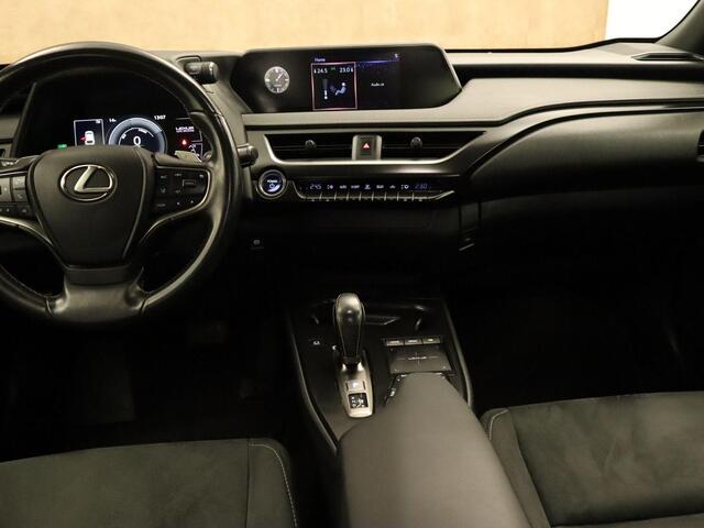 Lexus Ux 300e Business 54 kWh - ORIGINEEL NEDERLANDSE AUTO - CLIMATE CONTROL - ACHTERUITRIJCAMERA - 17 INCH LICHT METALEN VELGEN - ALCANTARA BEKLEDING - ELEKTRISCH VERSTELBARE VOORSTOELEN - ADAPTIEVE CRUISE CONTROL