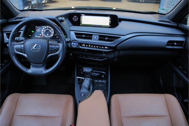 Lexus Ux 250h Executive Line |trekhaak|leder|schuifdak|elek klep|HUD|