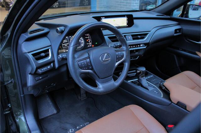 Lexus Ux 250h Executive Line |trekhaak|leder|schuifdak|elek klep|HUD|