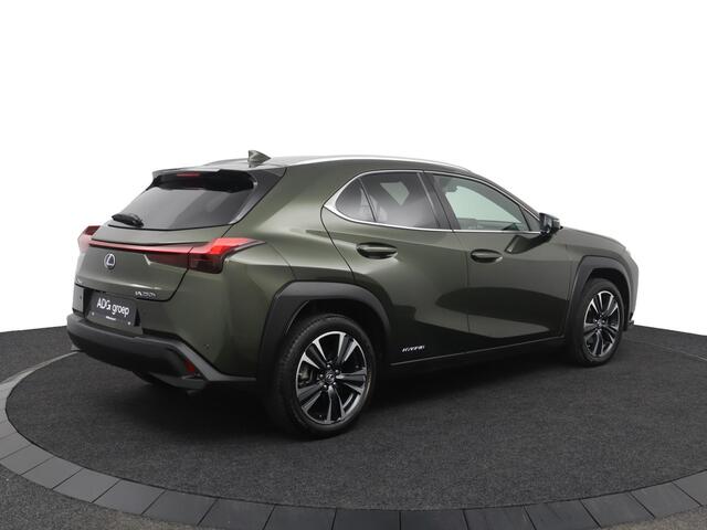Lexus Ux 250h Business Line | 18 Inch Lichtmetalen velgen | Privacy Glass | Blind Spot Monitor