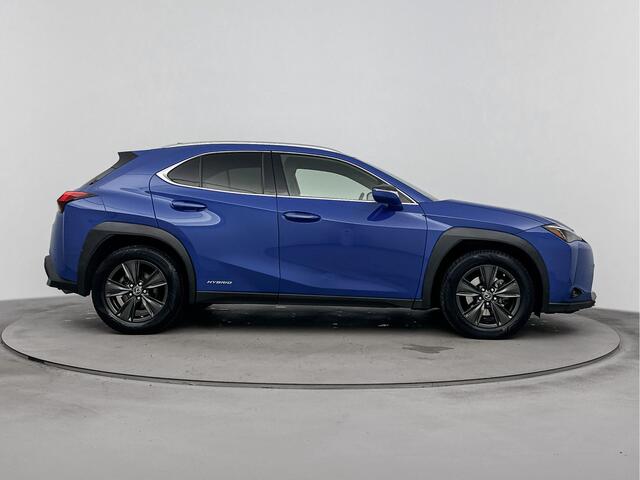 Lexus Ux 250h First Edition | Navigatie/Carplay | Parkeersensoren | Adaptive Cruise Control |