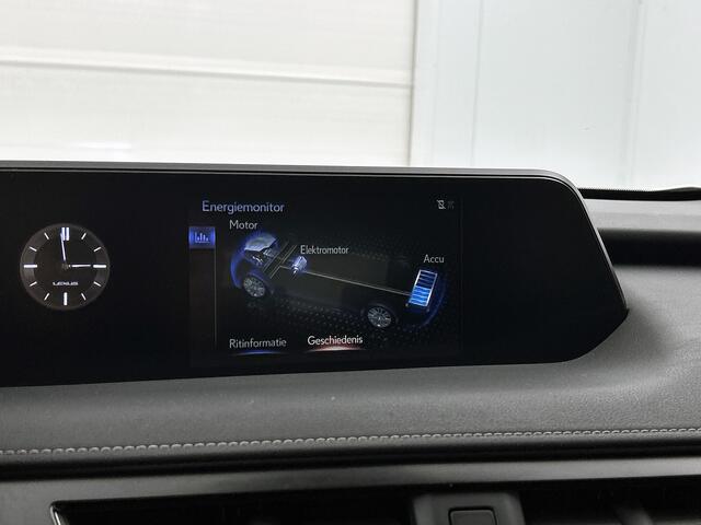 Lexus Ux 250h Preference Line | Keyless Entry | Stoel en Stuurverwarming | Dodehoek Sensor |