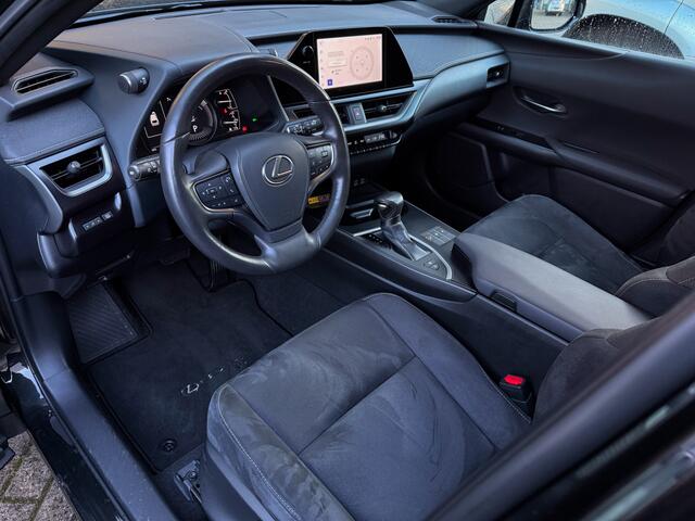 Lexus Ux 250h Preference Line |facelift|stoelverwarming|dodehoek|parkeersensoren|dealer onderhouden|