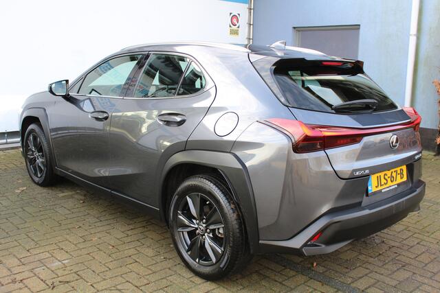 Lexus Ux 250h | Achteruitrijcamera | Keyless entry/start | Climate controle | Cruise controle | Lane Assist | DAB | Draadloze telefoonlader | Apple CarPlay/Android Auto | Virtual cockpit |