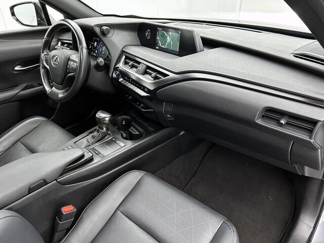 Lexus Ux 250h Executive Line | Schuif/kanteldak | Navigatie | LM velgen | Parkeersensoren |