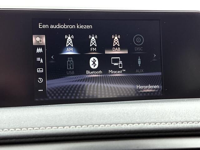 Lexus Ux 250h Business Line | Parkeersensoren | Stoelverwarming | Stuurverwarming |