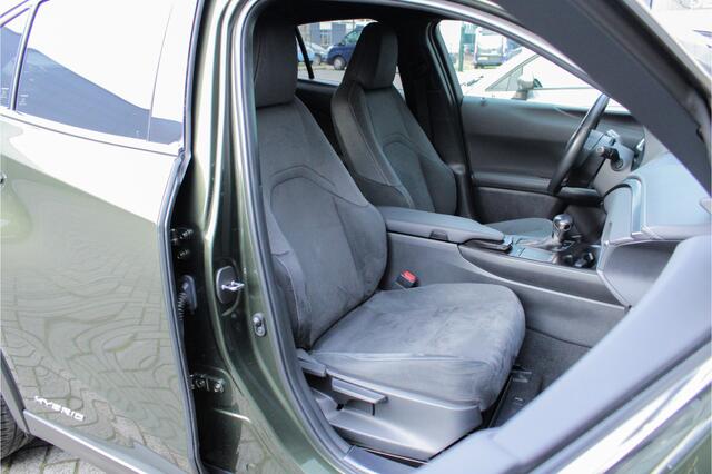 Lexus Ux 250h Preference Line |stoel/stuurverwarming|parkeersensoren|18"|Apple/Android|ACC|