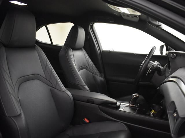 Lexus Ux 300e Luxury | Leer | Stoelventilatie | Carplay | PDC V+A
