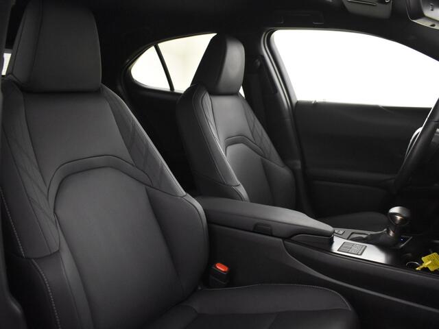 Lexus Ux 250h F Sport Line | Blind Spot | Stoel + Stuurverwarmd | PDC |