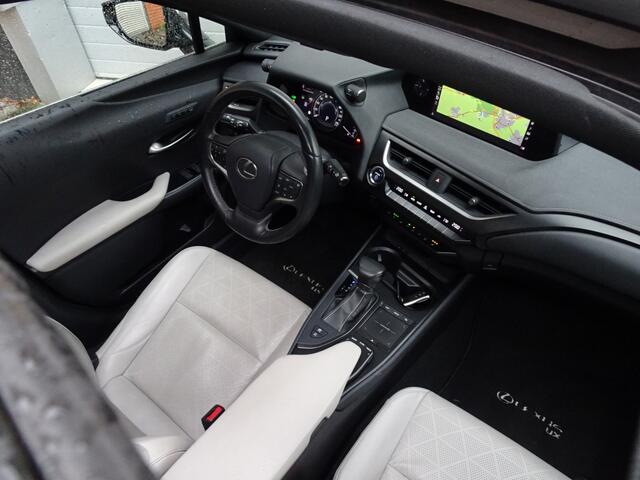 Lexus Ux 250h *Dakje/Mark L./HUD/Stoelkoeling/LED/VOL!*