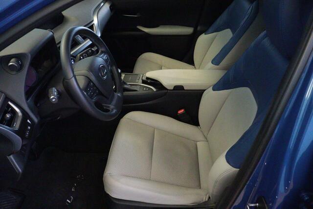 Lexus Ux 250h Business Line | APPCONNECT | CAMERA + PDC | LEER | ADAP CRUISE | LANE-ASSIST / WARNING |