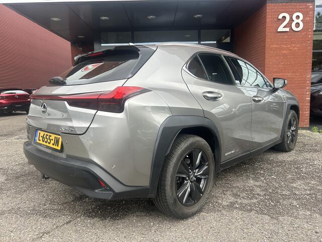 Lexus Ux 250h Luxury Line DEALER ONDERHOUDEN!! // FULL LED // ADAPTIVE CRUISE // KEYLESS // NAVI // CAMERA // STOEL + STUURWIELVERWARMING // TREKHAAK!!