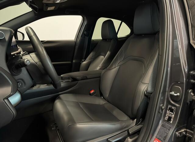 Lexus Ux 300h F SPORT Design | Carplay | Stoelverwarming | Adaptive Cruise |