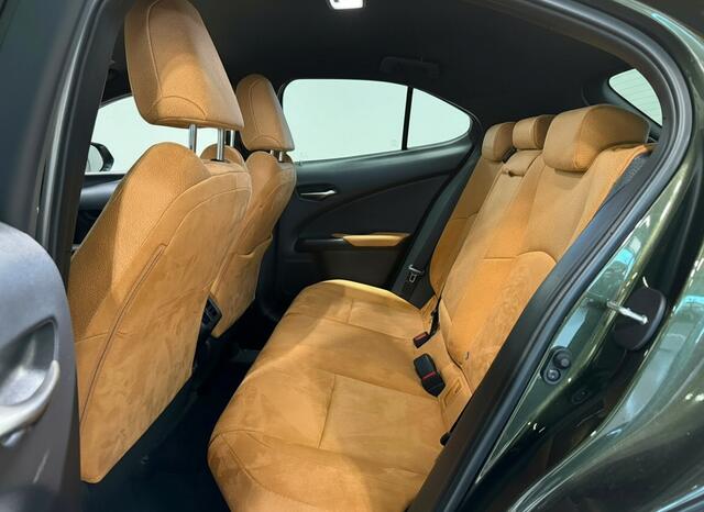Lexus Ux 300h Urban Line | BTW-Auto | Carplay | Parkeersensoren |