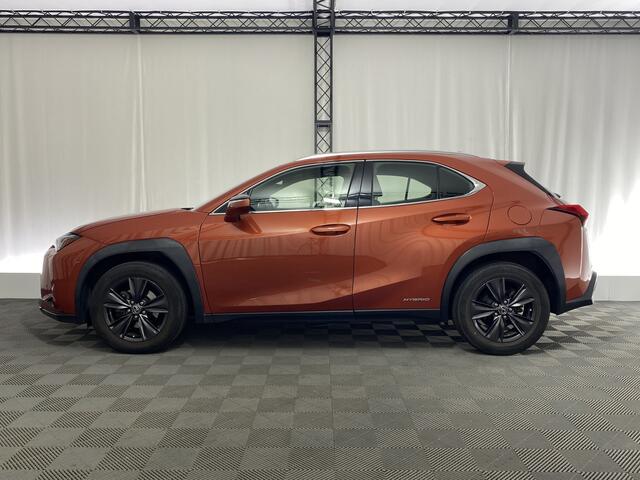 Lexus Ux 250h Business Line Automaat | CarPlay | Trekhaak | Camera | Navi | Stuur/Stoel Verw. |