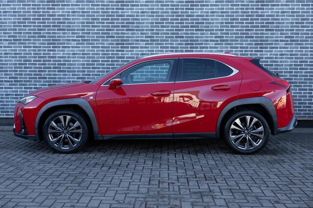 Lexus Ux 250h F Sport First Edition | Triple LED Koplampen | Achteruitrijcamera | Parkeersensoren | Keyless Entry | Elektrische Achterklep | Elektrisch Verstelbare Voorstoelen | Stoelverwarming | Cruise Control Adaptief | Dodehoekdetectie | Navigatie