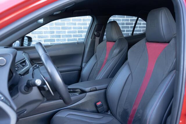 Lexus Ux 250h F Sport First Edition | Triple LED Koplampen | Achteruitrijcamera | Parkeersensoren | Keyless Entry | Elektrische Achterklep | Elektrisch Verstelbare Voorstoelen | Stoelverwarming | Cruise Control Adaptief | Dodehoekdetectie | Navigatie