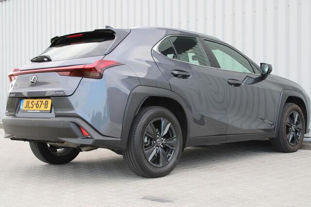 Lexus Ux 250h | Incl. 12 maanden garantie | Achteruitrijcamera | Keyless entry/start | Climate controle | Cruise controle | Lane Assist | DAB | Draadloze telefoonlader | Apple CarPlay/Android Auto |
