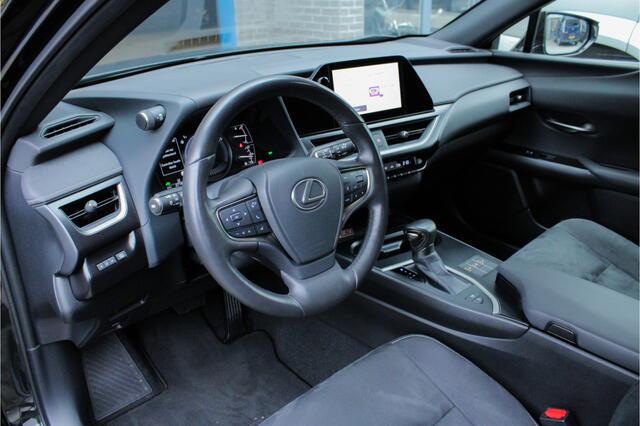 Lexus Ux 250h Preference Line |facelift|stoelverwarming|dodehoek|parkeersensoren|dealer onderhouden|