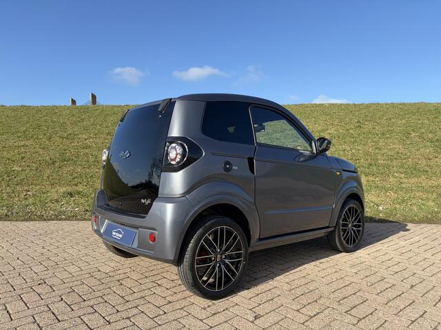 Ligier Brommobiel Myli I.DEAL 40th Edition 16'' LMV | Pioneer Audio | Verwarmde Bestuurdersstoel