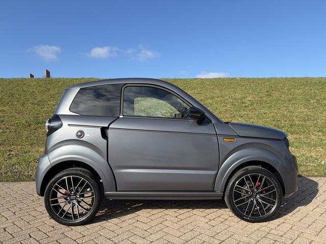 Ligier Brommobiel Myli I.DEAL 40th Edition 16'' LMV | Pioneer Audio | Verwarmde Bestuurdersstoel